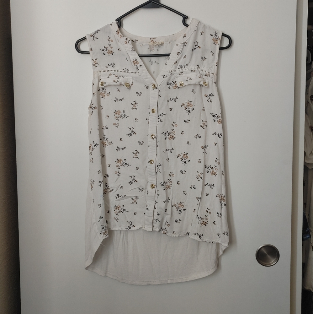 Sleeveless button up blouse